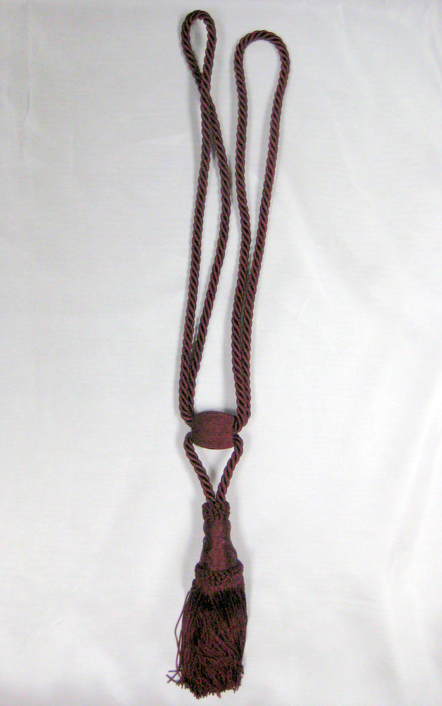 TASSEL BURGUNDY