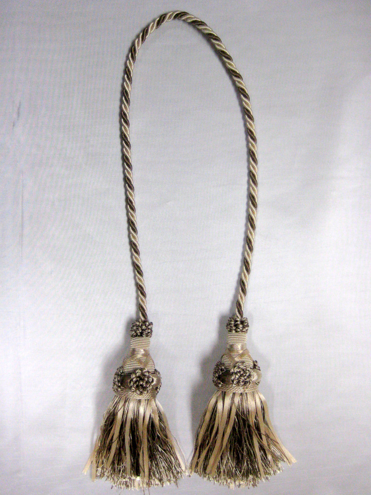 TASSEL TOUPE-IVORY